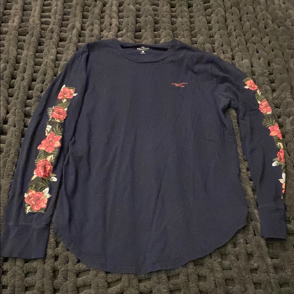 Hollister Long Sleeve Tee in Blue and Red